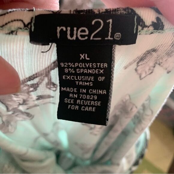 Rue21 Soft Pale Mint Lace Front Top, Size XL - Picture 2 of 8